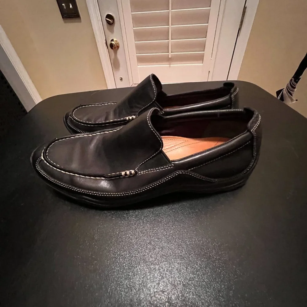 Cole Haan size 9.5 mens slip on black leather shoes